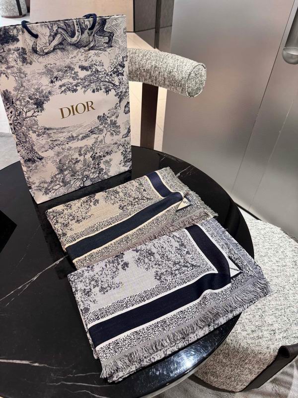 Dior scarf 140X140cm 57%羊毛 43%真丝 E060503